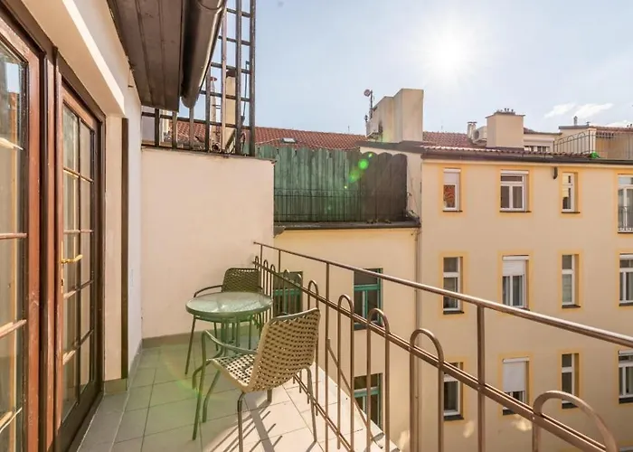 Templova - Old Town Large Apartment With Terrace